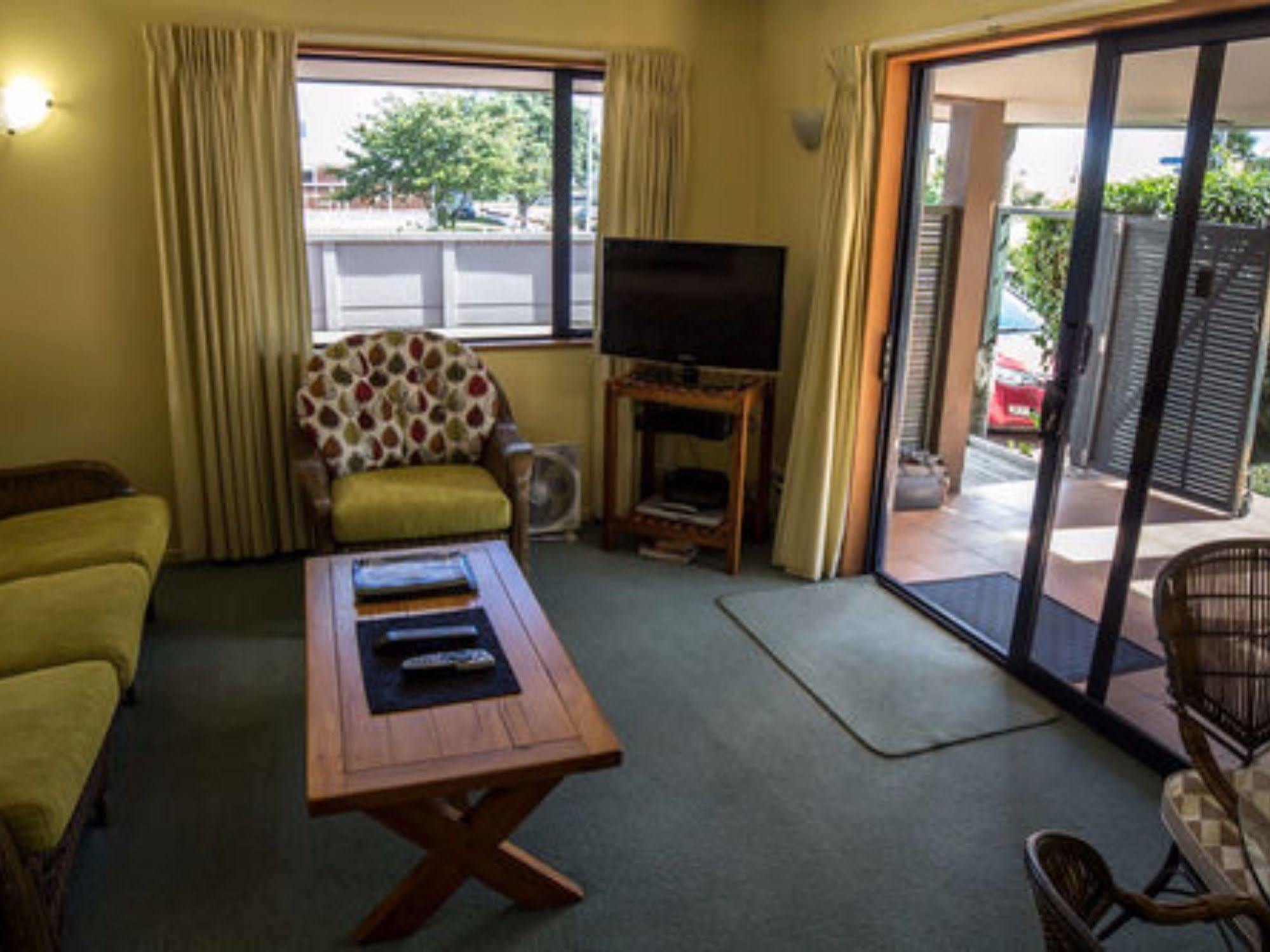 Boatshed Motel Apartments Mount Maunganui Extérieur photo