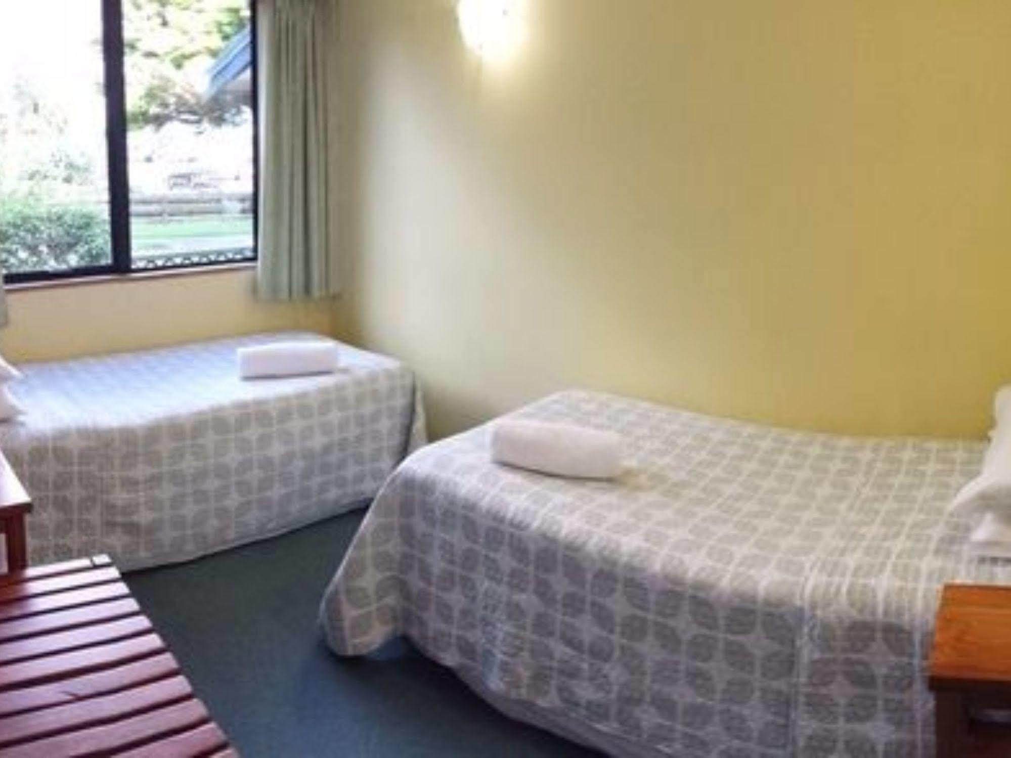 Boatshed Motel Apartments Mount Maunganui Extérieur photo