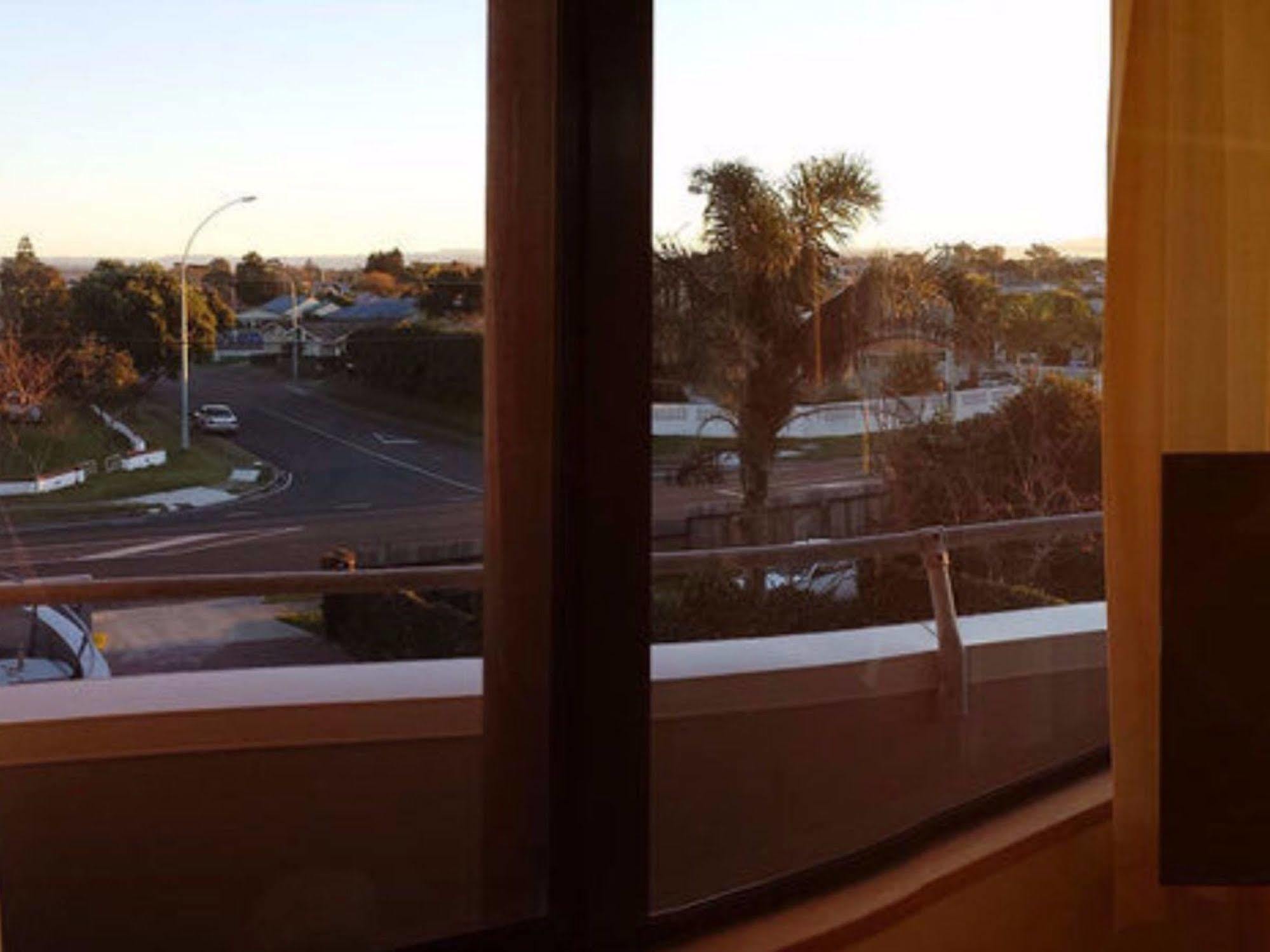 Boatshed Motel Apartments Mount Maunganui Extérieur photo